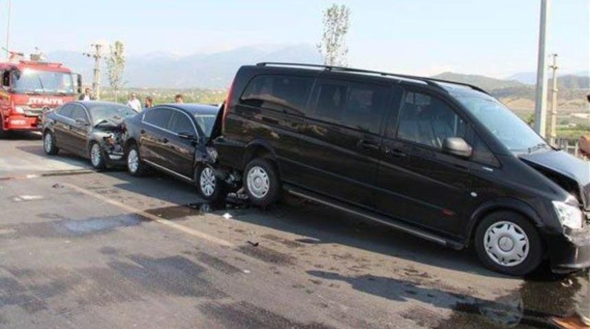 Başbakan'ın konvoyunda kaza
