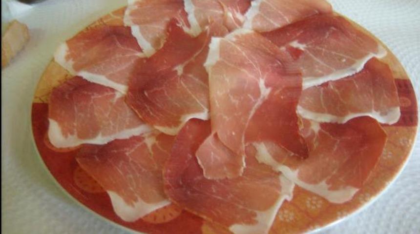 M&uuml;sl&uuml;man &ouml;ğrenciye domuz eti verince...