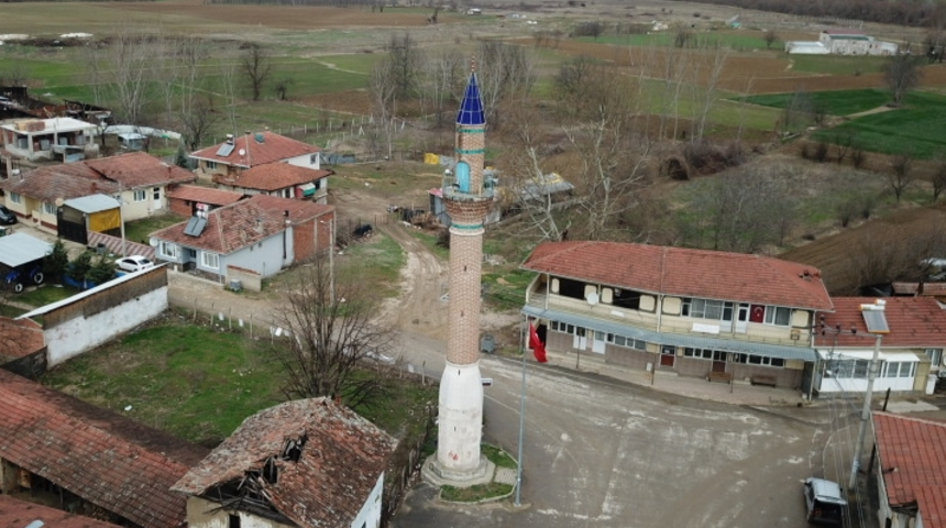 Cami yıkıldı, minaresi kaldı! Bursa'da şaşırtan görüntü: Minareye kıyamadık