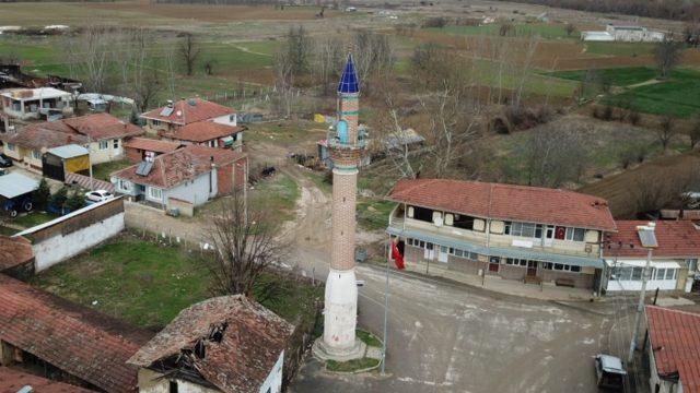 Cami yıkıldı, minaresi kaldı! Bursa'da şaşırtan görüntü: Minareye kıyamadık