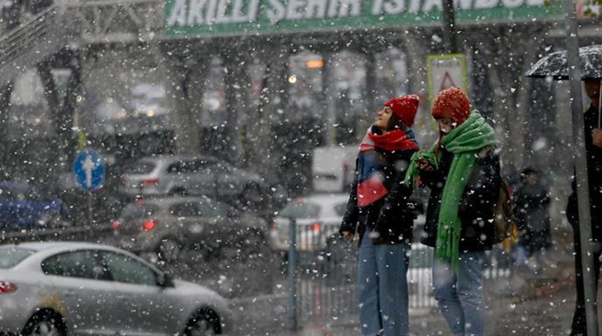 Bakan Karaismailoğlu "Sıkıntılı gözüküyor" diyerek saat verdi