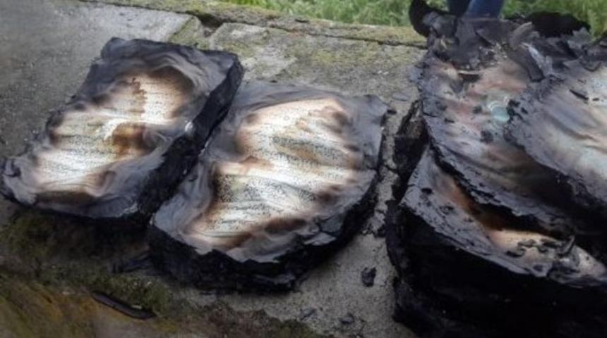 Cami yangınında Kur'an-ı Kerim'in ayet kısımları yanmadı