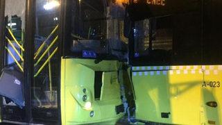 İstanbul'da 2 İETT otobüsü kafa kafaya çarpıştı! O anlar kamerada