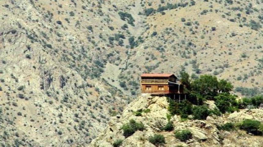 Emekli &ccedil;ift evini buraya yaptı