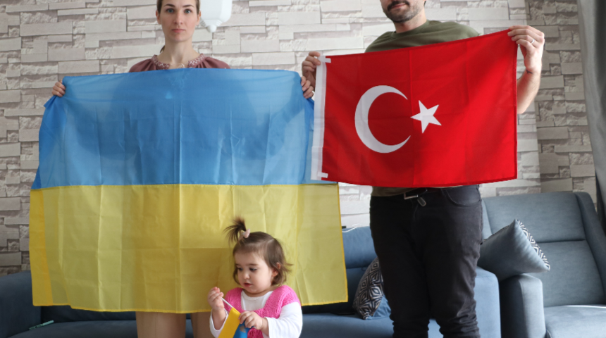 Ukraynalı kadın gözyaşlarıyla eşine kavuştu, anne ve babası 'vatan haini değiliz' deyip dönmedi
