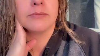 Kocası doğum görüntülerini paylaştı! Sansür uygulamayı unutunca sosyal medyada gündem oldu