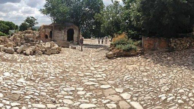 Bathonea Antik Kenti'ne TOKİ evleri