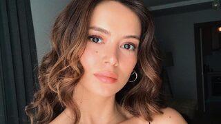 Mahkum'un Avukat Cemre'si Seray Kaya rol arkadaşı Onur Tuna'nın kucağına oturup poz verdi!