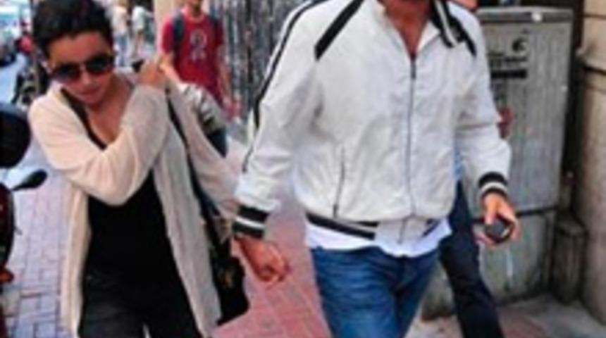 Elini Hi&ccedil; Bırakmadı...