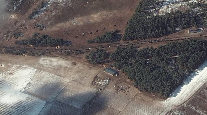 Rus askeri konvoyu Kiev yakınlarında konuşlandı