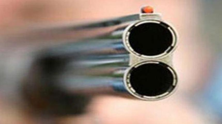 Genç kadın, tacizcisini kafasından vurdu