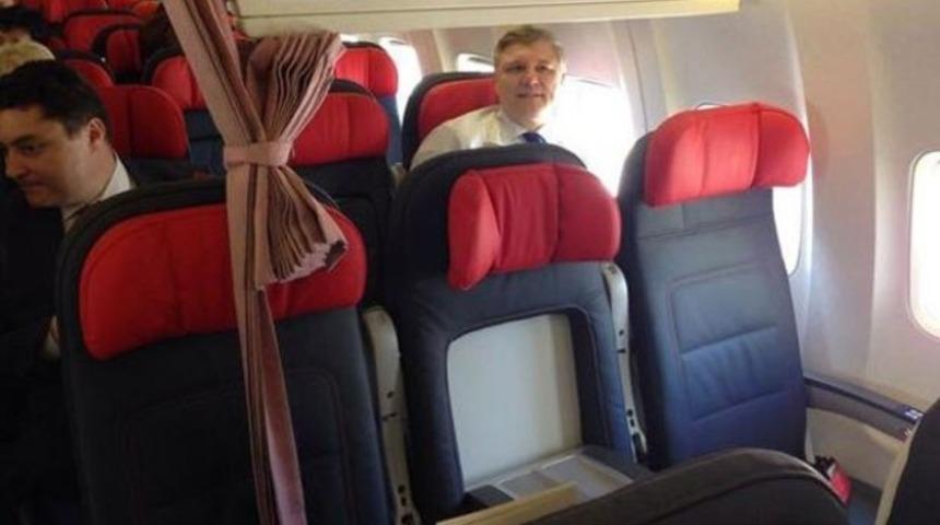 THY uçağında milletvekili protestosu