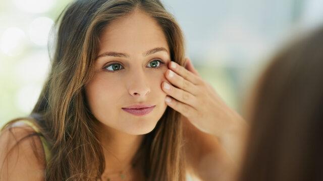 Yüzünüzdeki istenmeyen beyaz küçük noktalardan sizi kurtaracak ürünler