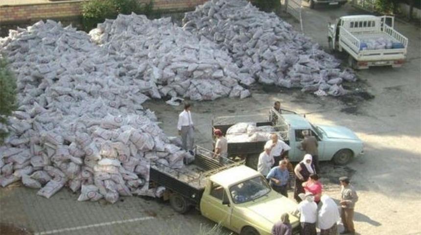 'Se&ccedil;im i&ccedil;in yaz ortasında k&ouml;m&uuml;r dağıtılıyor'