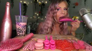 Sadece yemek yiyerek milyonlarca dolar kazanıyor! Sosyal medya fenomeni Naomi MacRae’in kazancı dudak uçuklattı