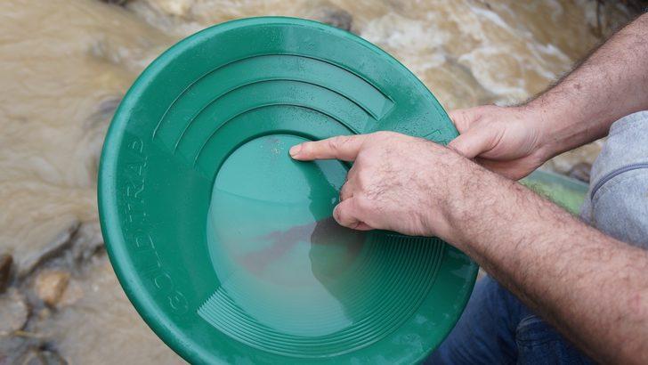 Haberi alan oraya gidiyor... Dereden altın toplayıp servet kazanıyorlar! G2