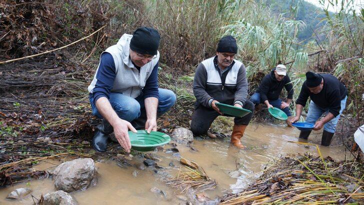 Haberi alan oraya gidiyor... Dereden altın toplayıp servet kazanıyorlar! G5