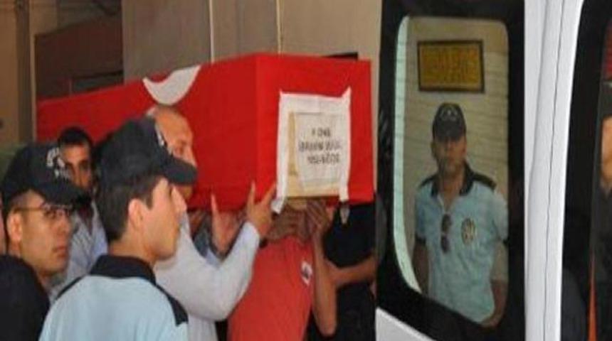 Askerin ailesi kalpten &ouml;ld&uuml;ğ&uuml;ne inanmayınca..