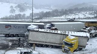 Kuzey Marmara Otoyolu'nda feci kaza! Trafik kilitlendi