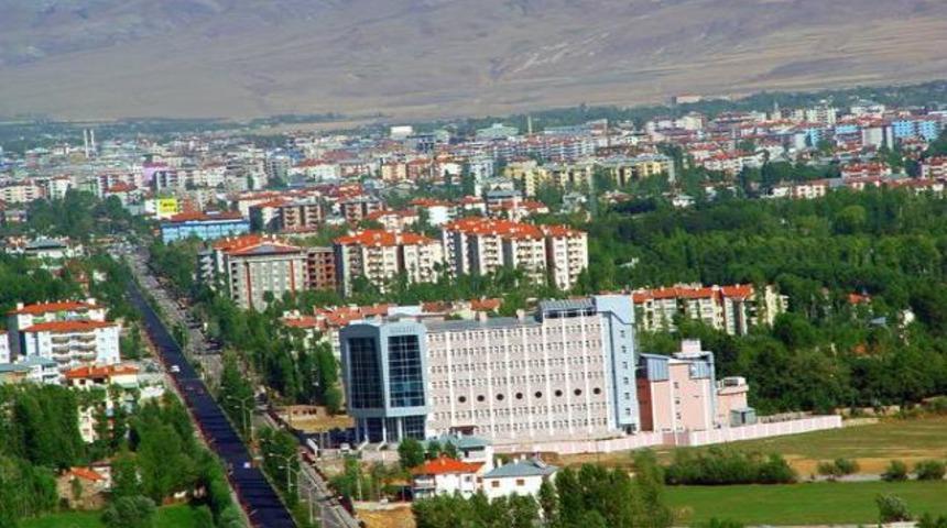 ‘Van 30 santim doğuya kaydı’