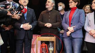 Kılıçdaroğlu, Bahçeli’nin gönderdiği kandillerle geldi! Moda Sahnesi’nde ilginç anlar…