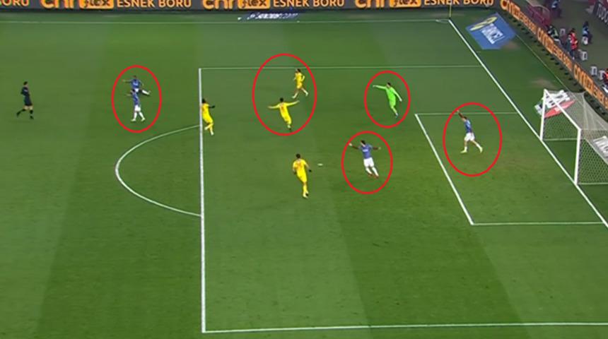 Son dakika: Trabzonspor-Göztepe maçında saha karıştı! Kaleci bile kart gördü...