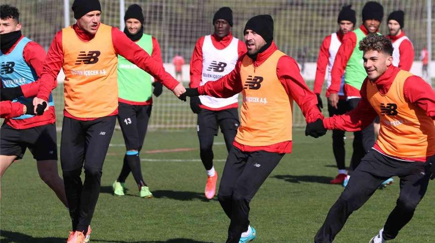 Başakşehir - Antalyaspor maçı ertelendi!