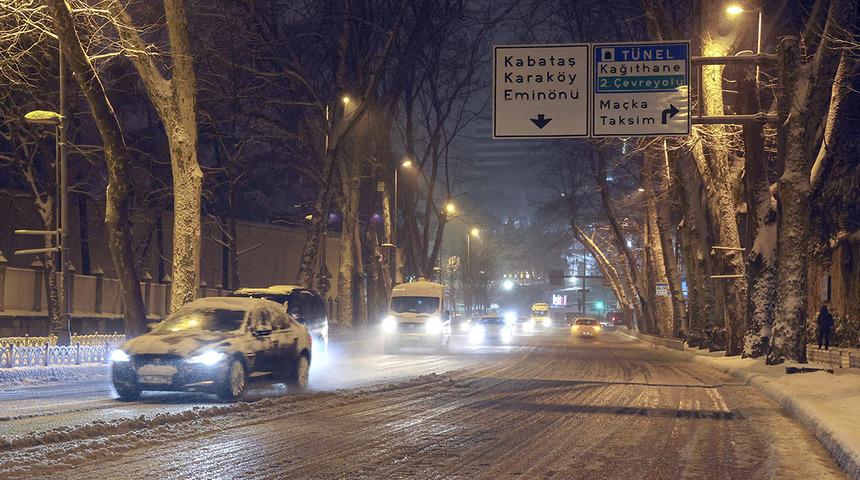 İmamoğlu'ndan İstanbul'da etkili olan kar yağışıyla ilgili açıklama! 'Zor olanı geride bıraktık'