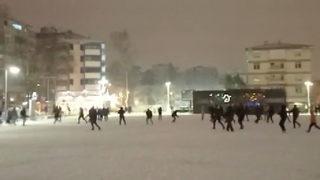 Kocaeli'de 200 kişi aynı anda kartopu oynadı! Ortaya eğlenceli görüntüler çıktı