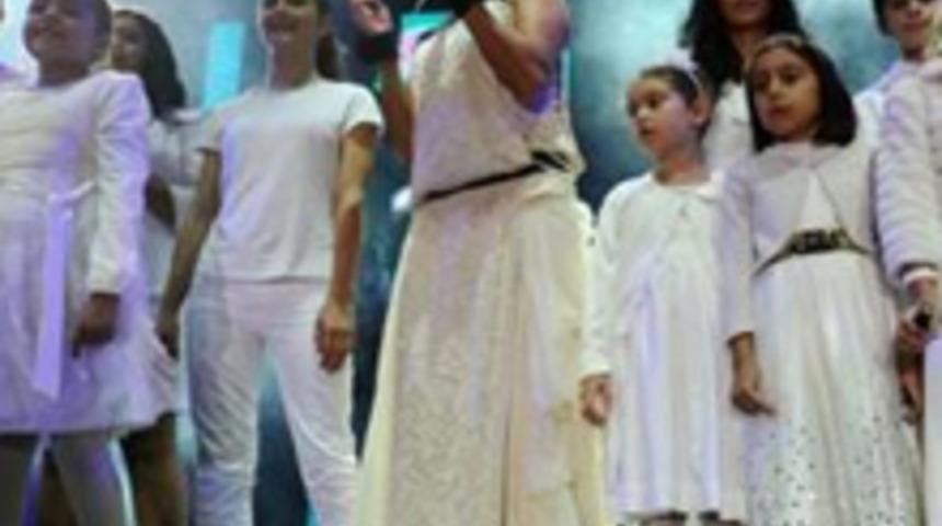 Ajda'dan Yardım Konseri