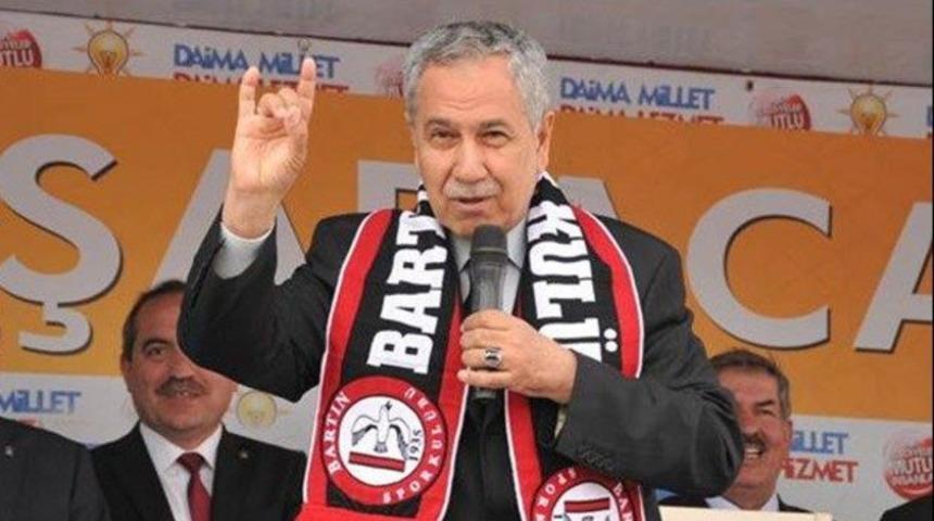 Bülent Arınç'tan 'Bozkurt' işareti