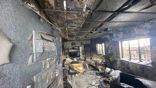 Alevler evin her tarafını sardı! Anne, 3 çocuğunu yangından son anda kurtardı