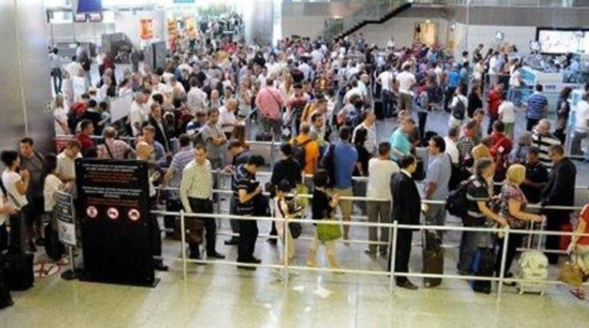 Fırtına uçak seferlerini de etkiledi