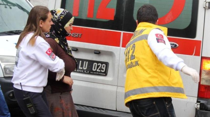 Çocuklarının gözü önünde bıçaklandı