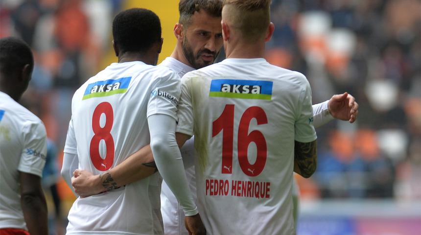 Geri dönüşlerin maçı! 5 golün çıktığı maçta Sivasspor, Adana Demirspor'u devirdi