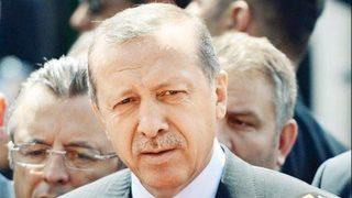 Başbakan'dan Bakan Çelik'e ziyaret