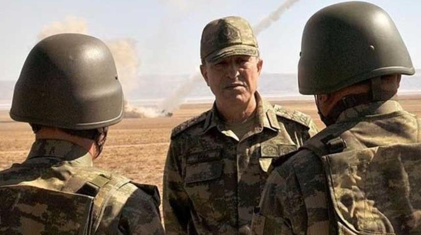 Kara Kuvvetleri Komutanı sınırda