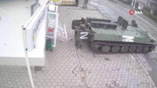Rus askerleri, Ukrayna'da zırhlı araçla market yağmaladı 