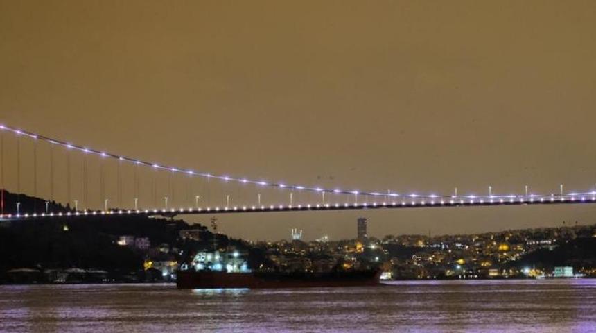 Ayçiçek yağı taşıyan gemiler Boğaz'dan geçti
