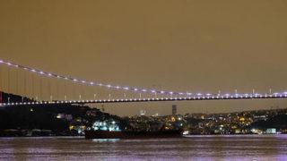 Ayçiçek yağı taşıyan gemiler Boğaz'dan geçti