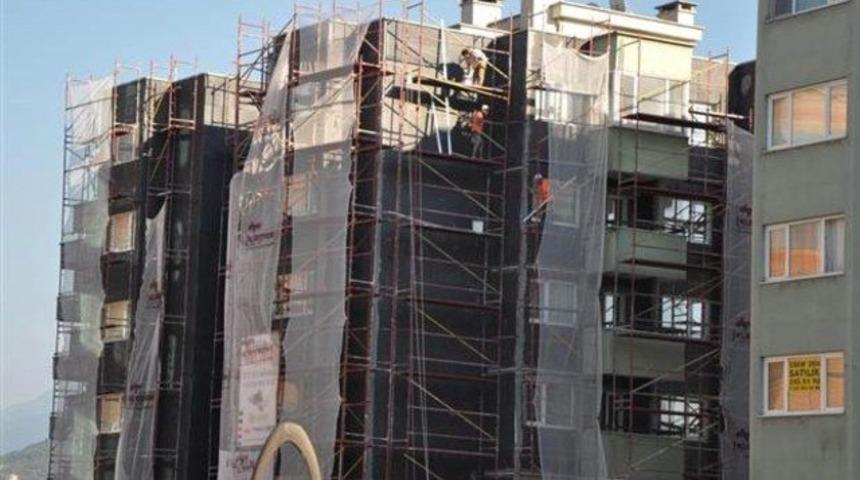 Bakan Çelik'in ihbar ettiği inşaatta yine eskiye dönüldü