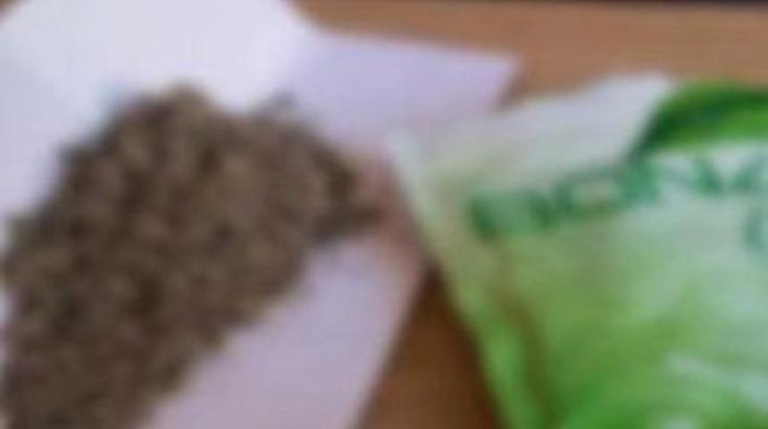 İstanbul'un göbeğinde 334 extacy hap ele geçirildi