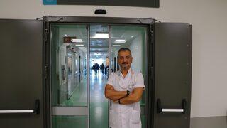 Ortopedi servisinin müzisyen doktoru sahnede klarnet çalarak stres atıyor