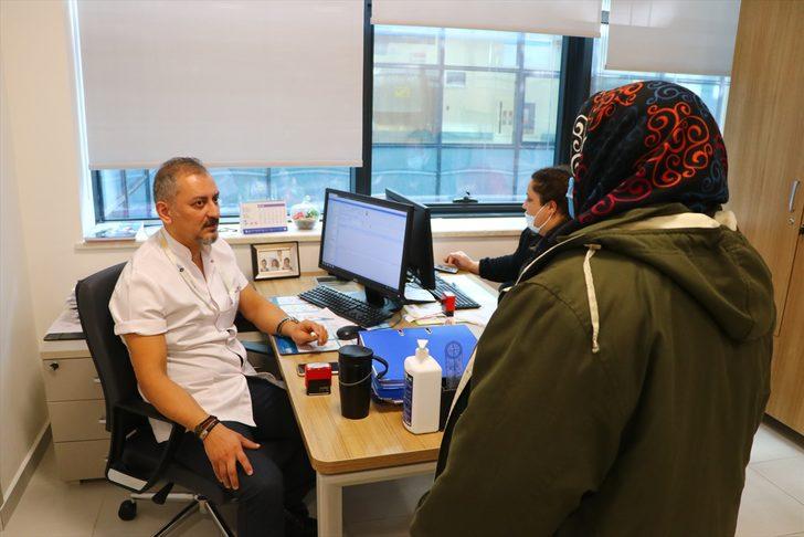 Ortopedi servisinin "müzisyen doktoru" sahnede klarnet çalarak stres atıyor G3