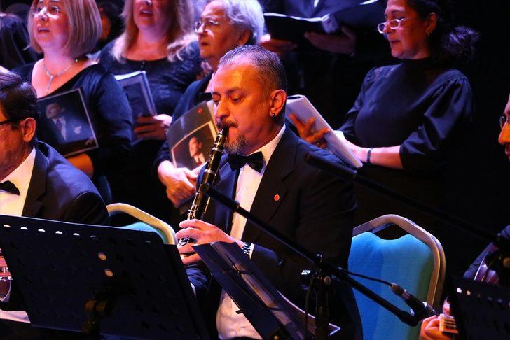 Ortopedi servisinin "müzisyen doktoru" sahnede klarnet çalarak stres atıyor G5