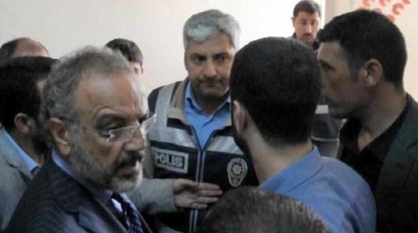 Sırrı Sakık: Ne oturmuş tespih çekiyorsunuz