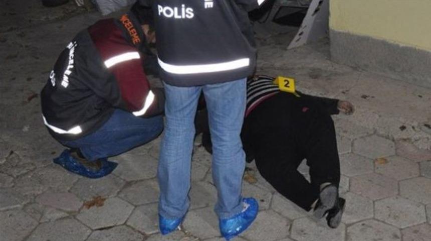 Ayrı yaşadığı eşini &ouml;ld&uuml;r&uuml;p intihar etti