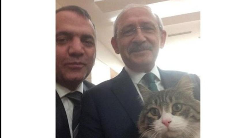 CHP'nin Şero'sundan selfie pozu