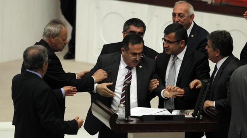 Meclis'te "seçim" tartışması çıktı, kavga son anda önlendi