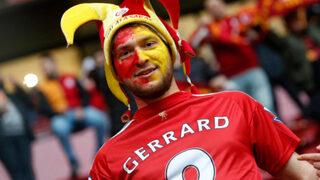 Galatasaray-Beşiktaş maçı öncesi tribünde Liverpool forması!